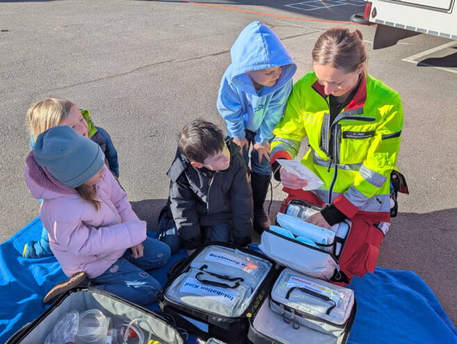 ambulanz_4.jpg ambulanz_4.jpg